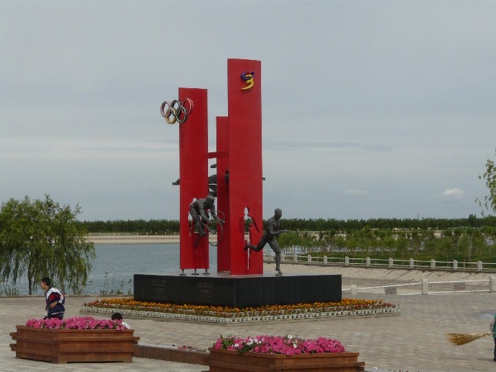 Triathlon-Denkmal