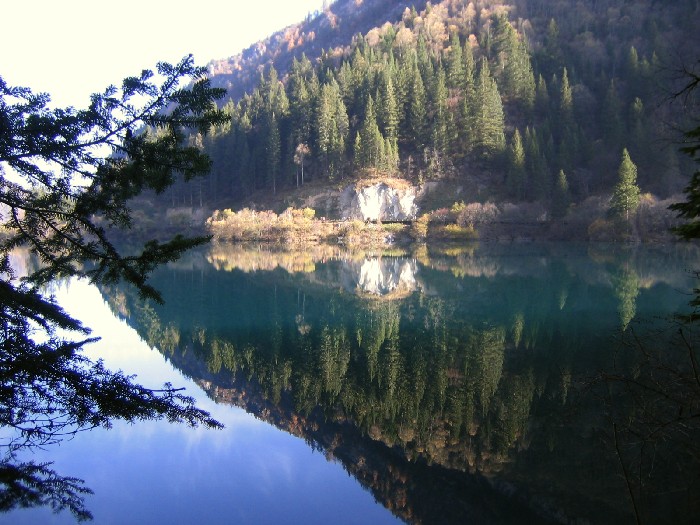 Spiegelung an einem der unzähligen Seen